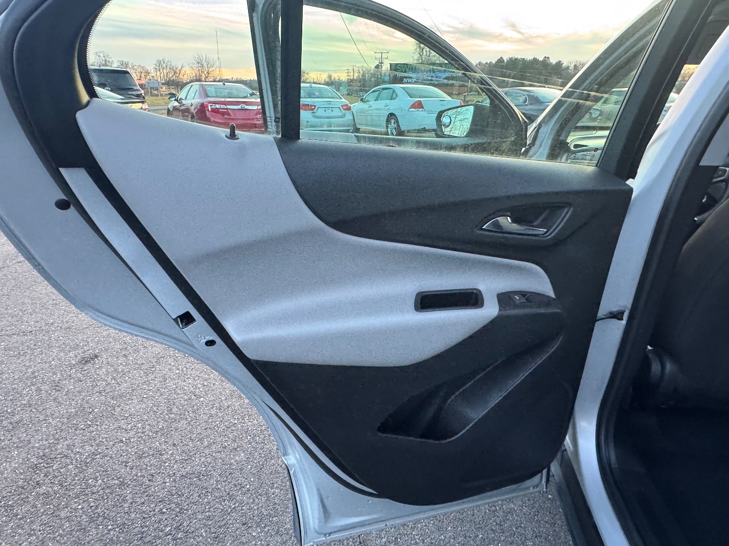 2018 Chevrolet Equinox LS - Photo 35