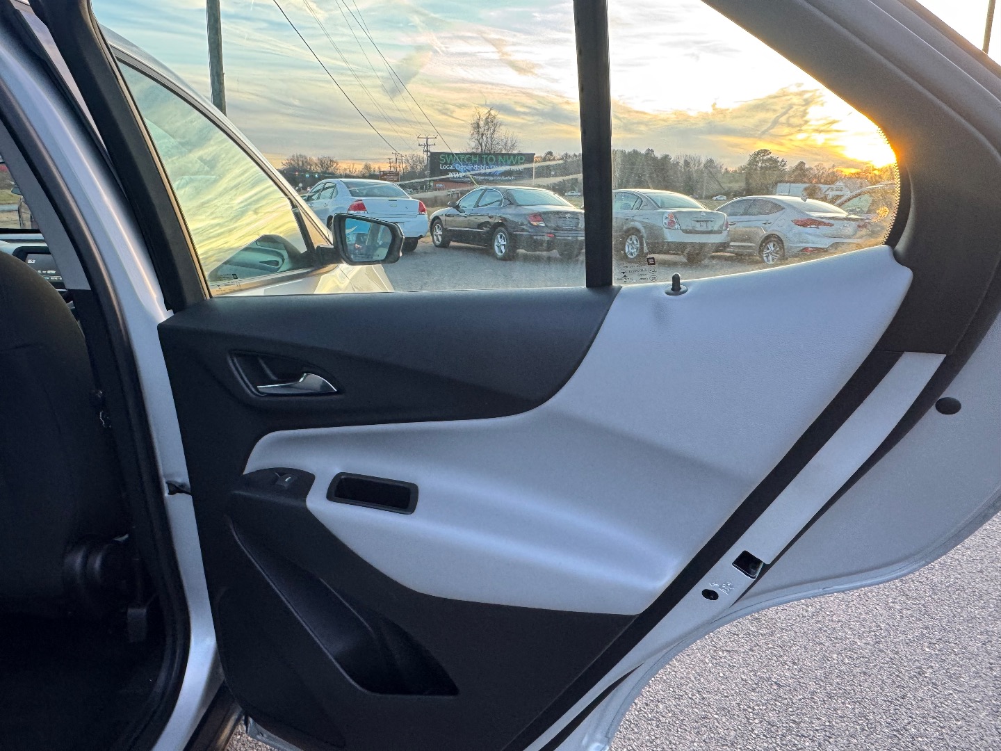 2018 Chevrolet Equinox LS - Photo 46