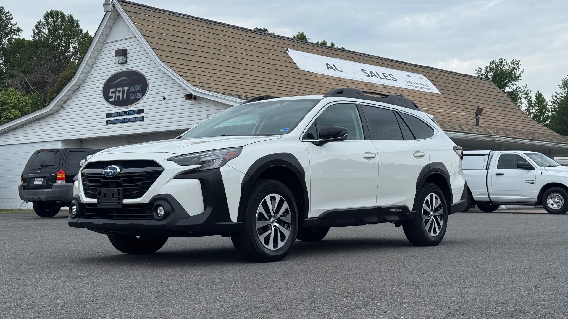 2023 Subaru Outback Premium's photo