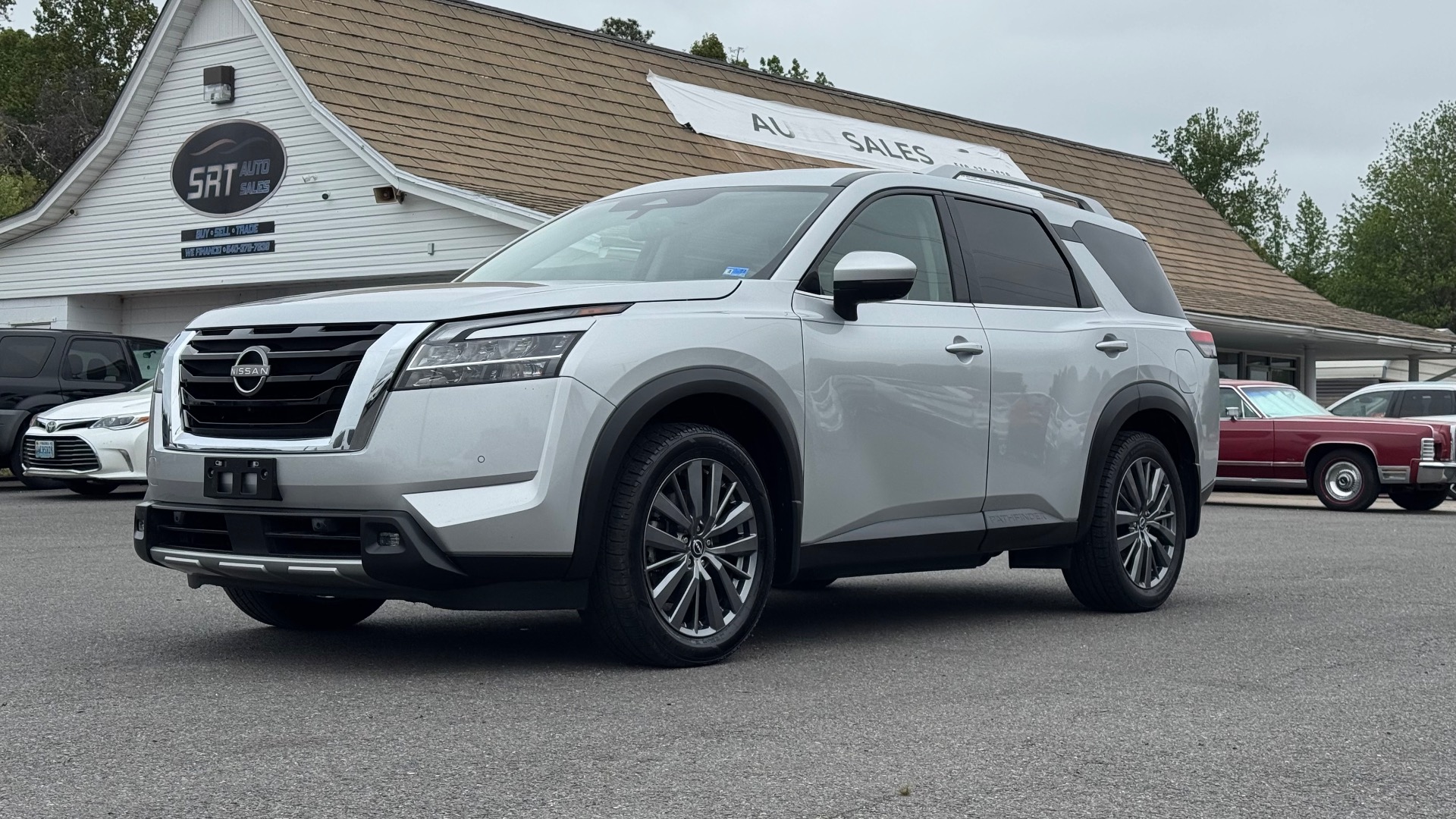 2022 Nissan Pathfinder SL 4WD's photo