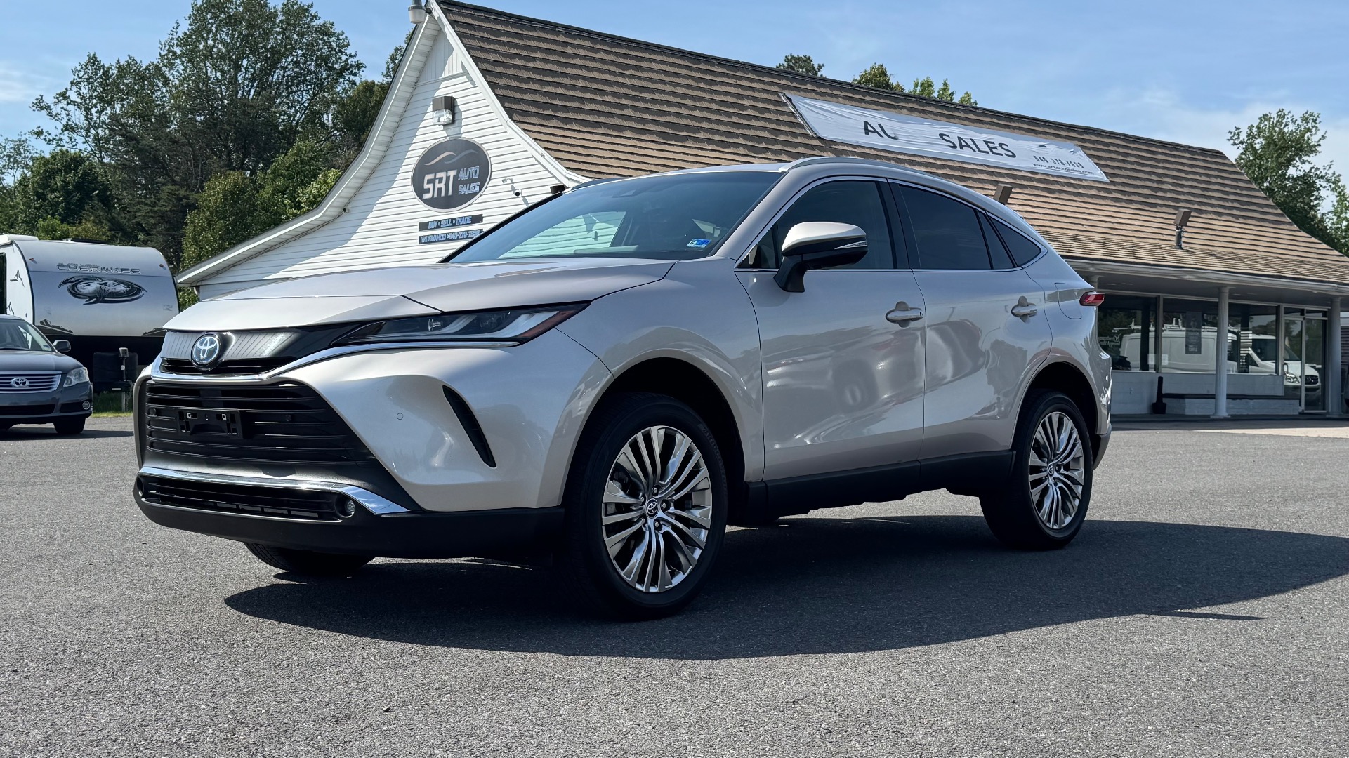2023 Toyota Venza's photo
