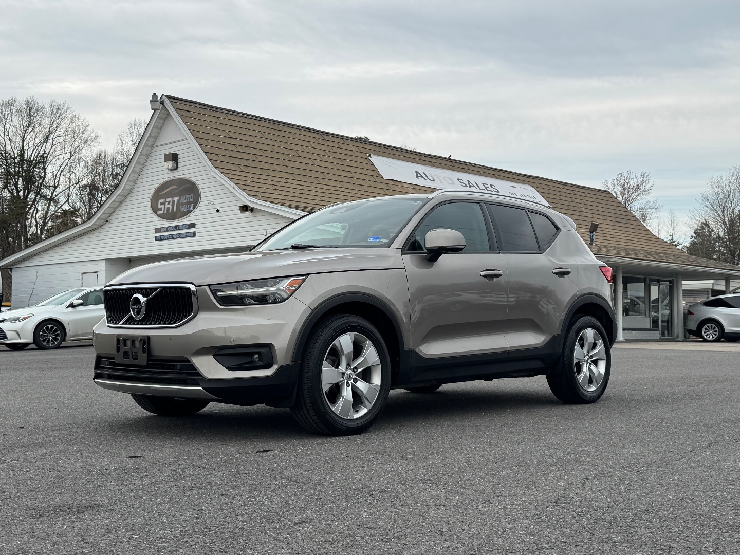 2022 Volvo XC40 T4 Momentum's photo