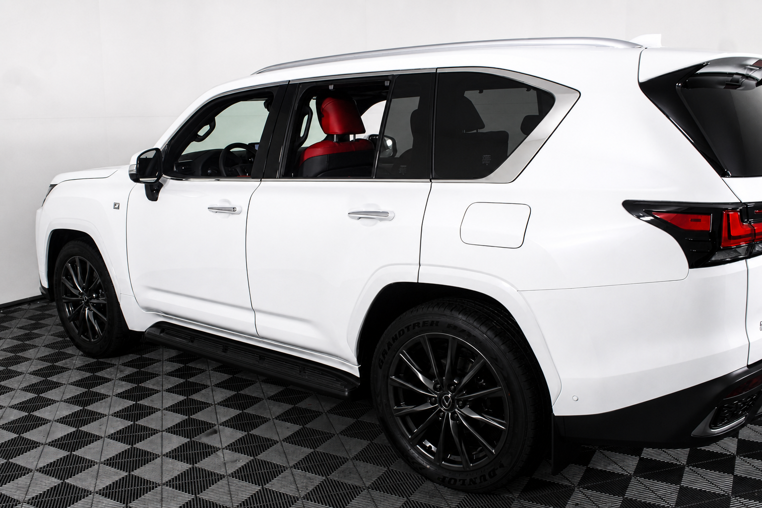 2025 Lexus LX F-Sport - Photo 10