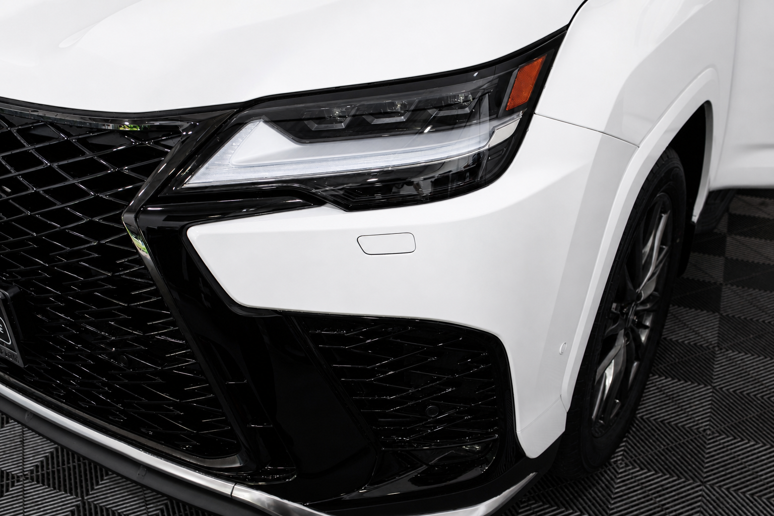 2025 Lexus LX F-Sport - Photo 15