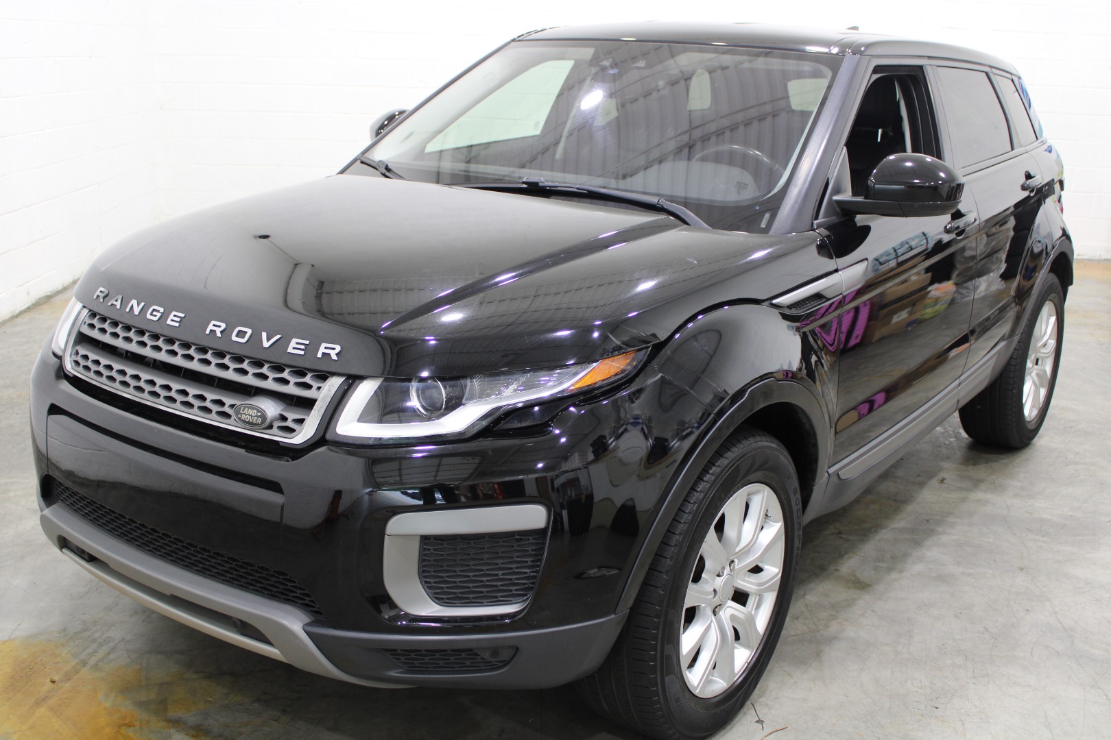 2017 Land Rover Range Rover Evoque SE's photo