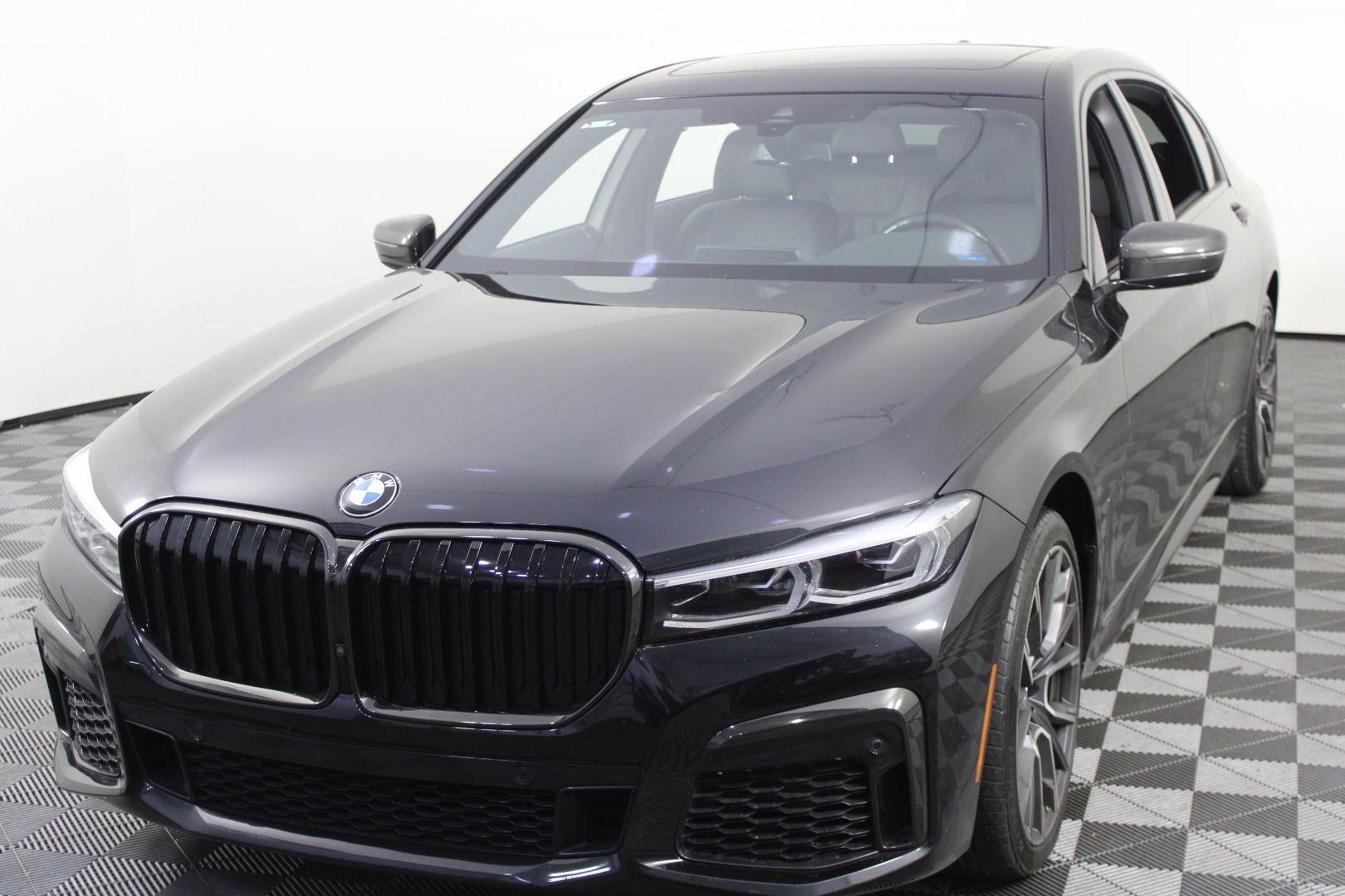 2021 BMW 7 Series 740i's photo