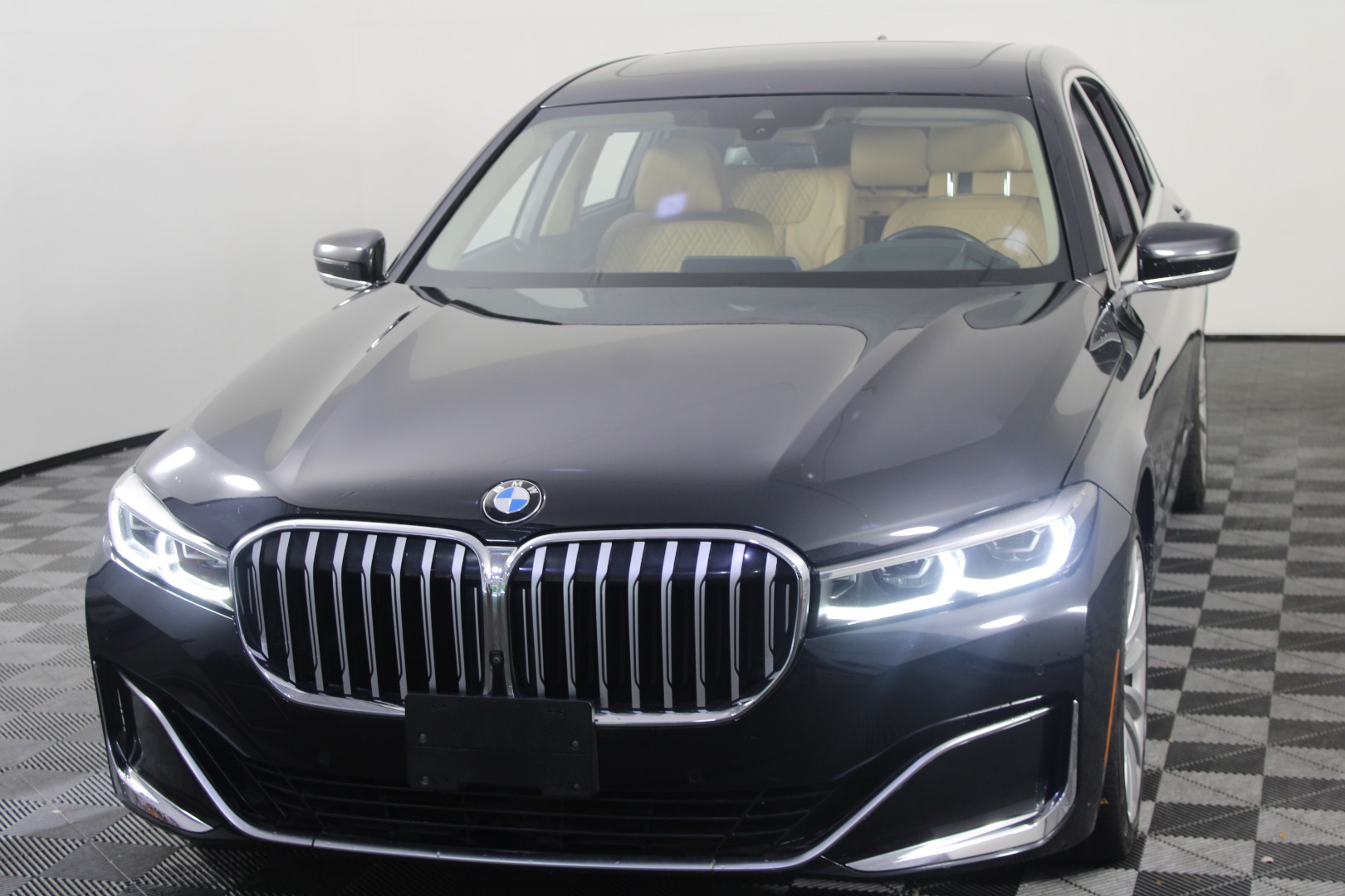 2022 BMW 7 Series 740i's photo
