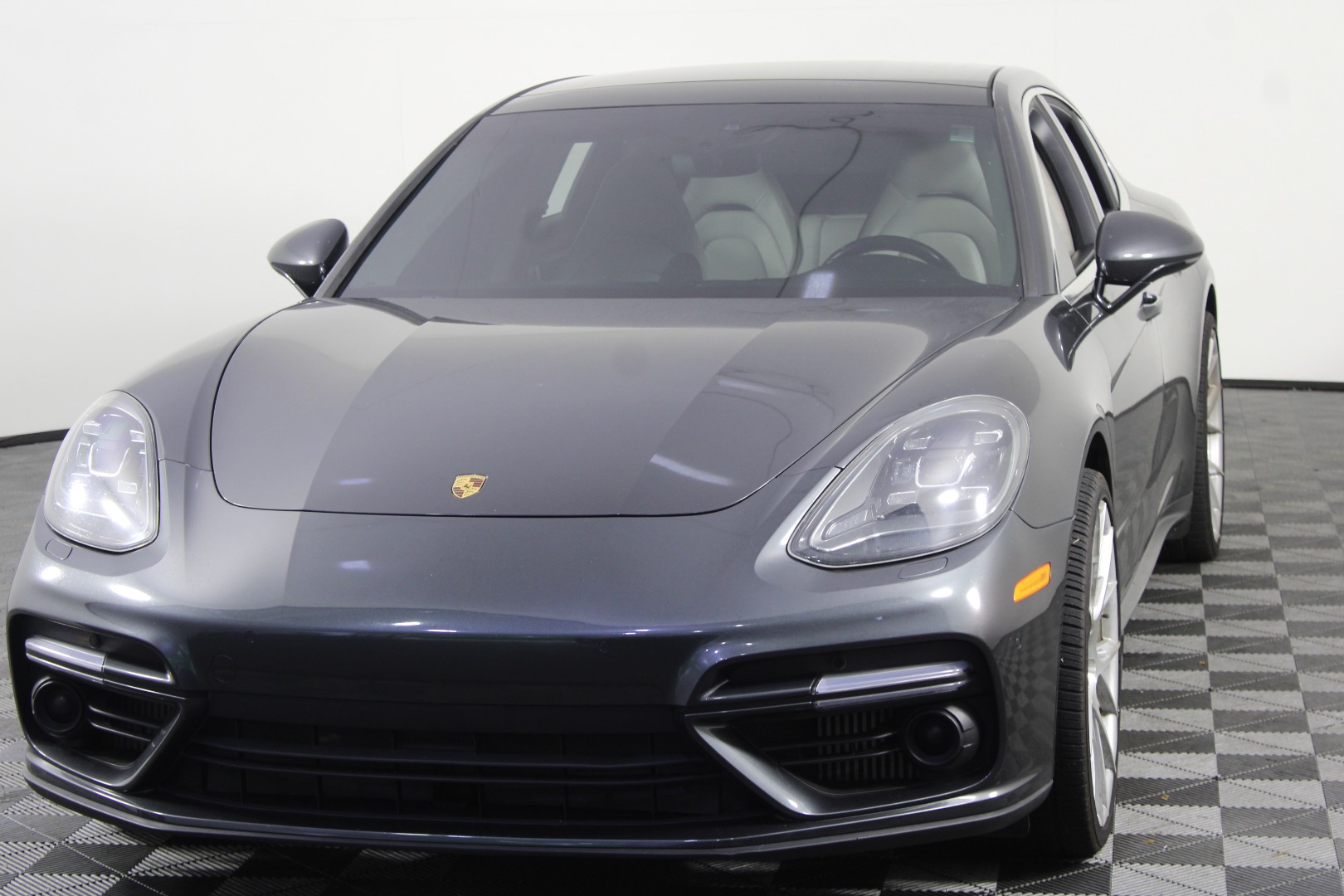 2017 Porsche Panamera Turbo's photo