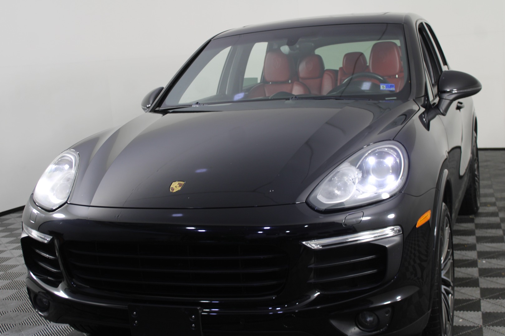 2017 Porsche Cayenne Platinum Edition's photo