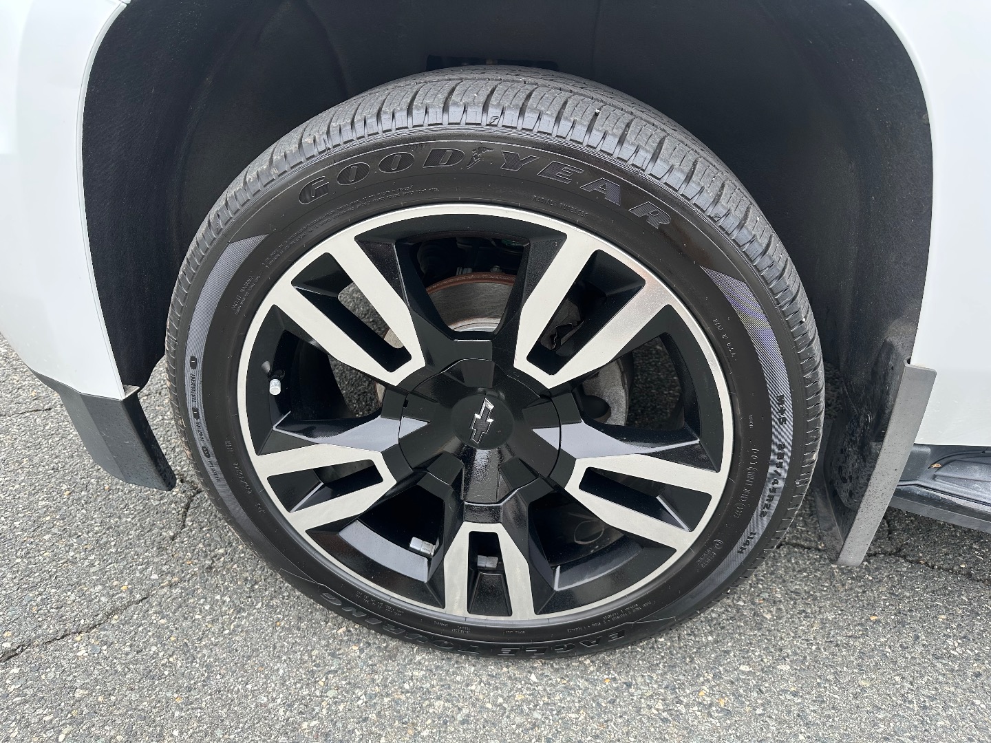 2019 Chevrolet Suburban LT - Photo 19