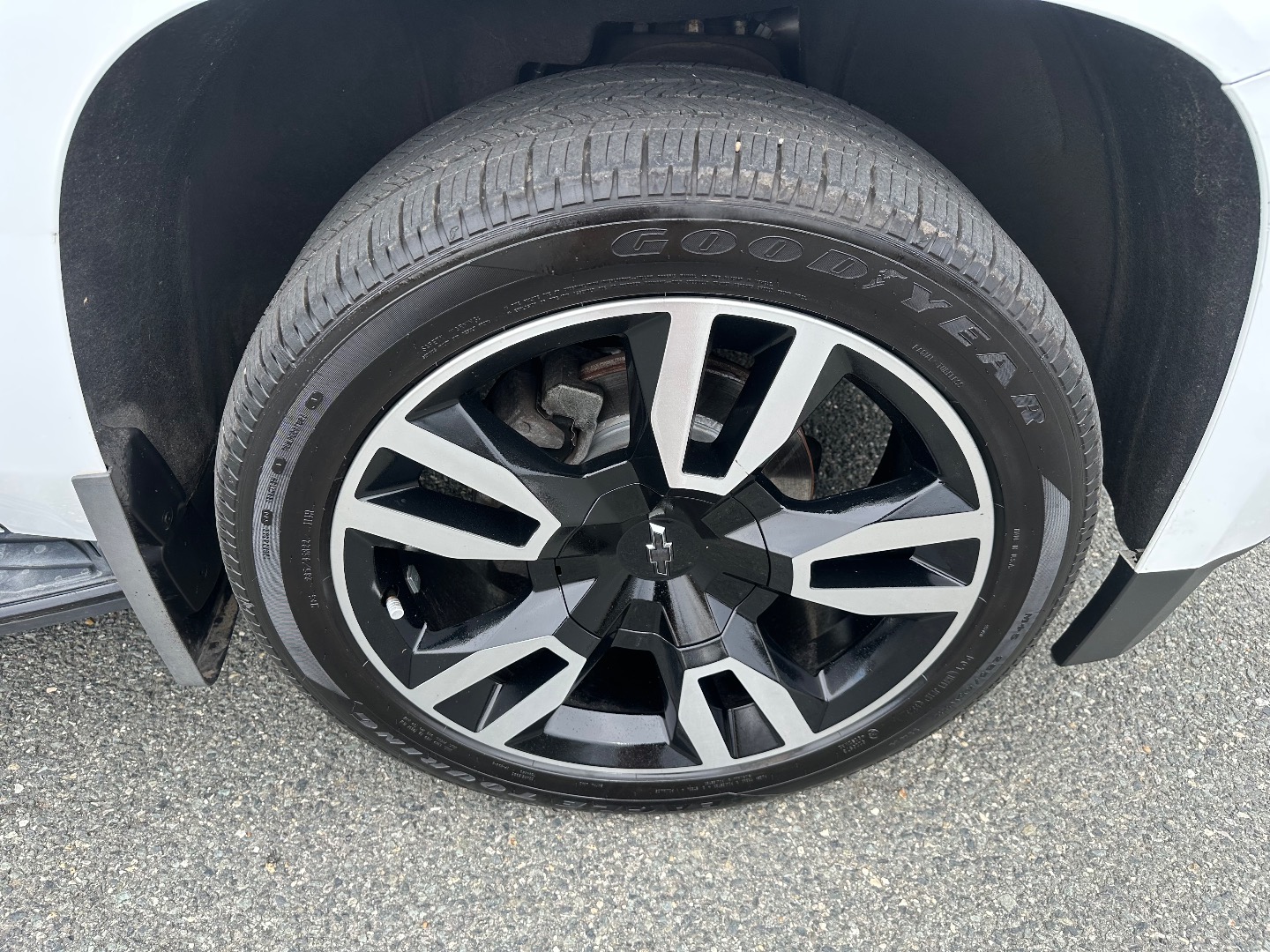 2019 Chevrolet Suburban LT - Photo 23