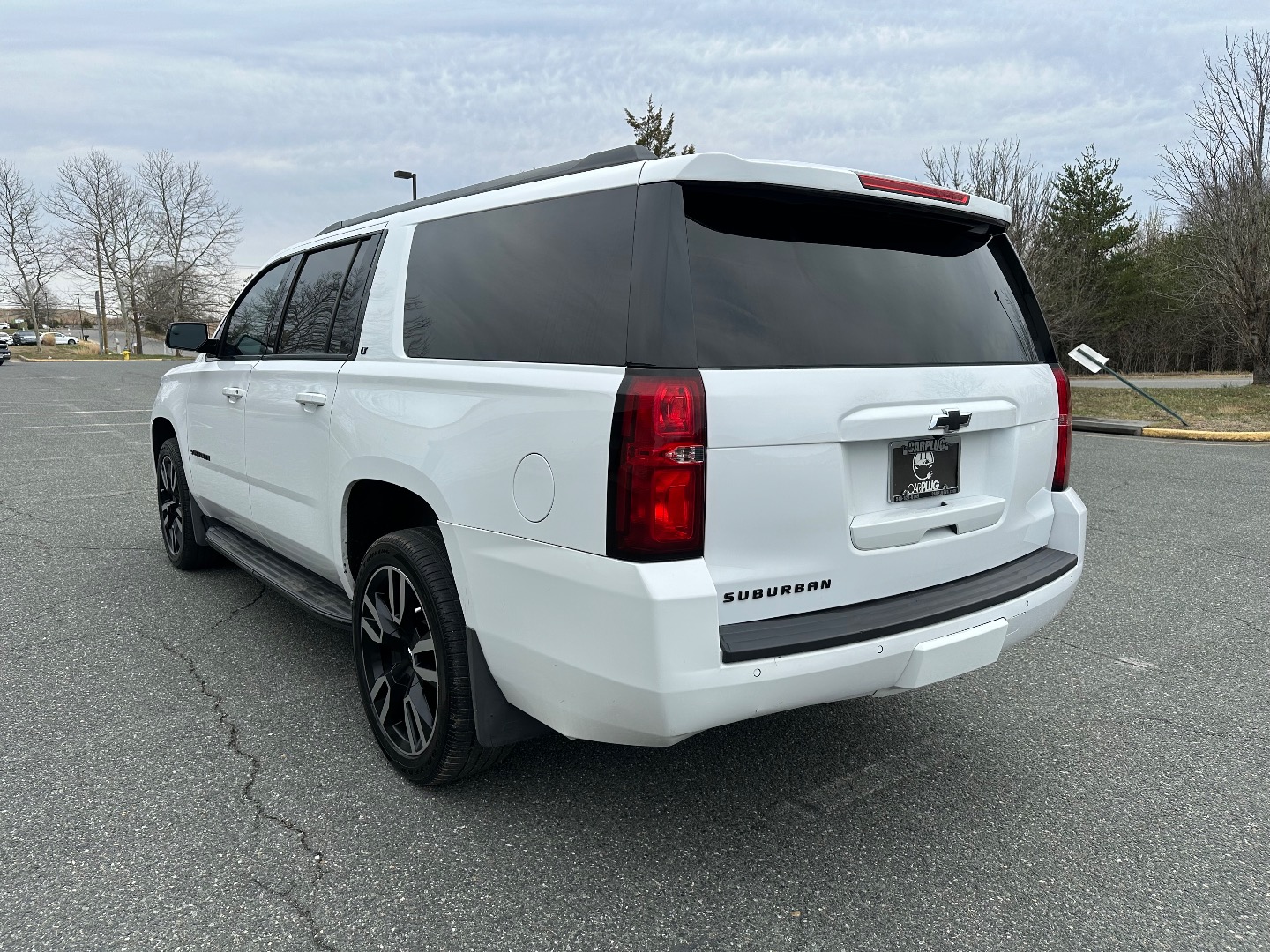 2019 Chevrolet Suburban LT - Photo 13