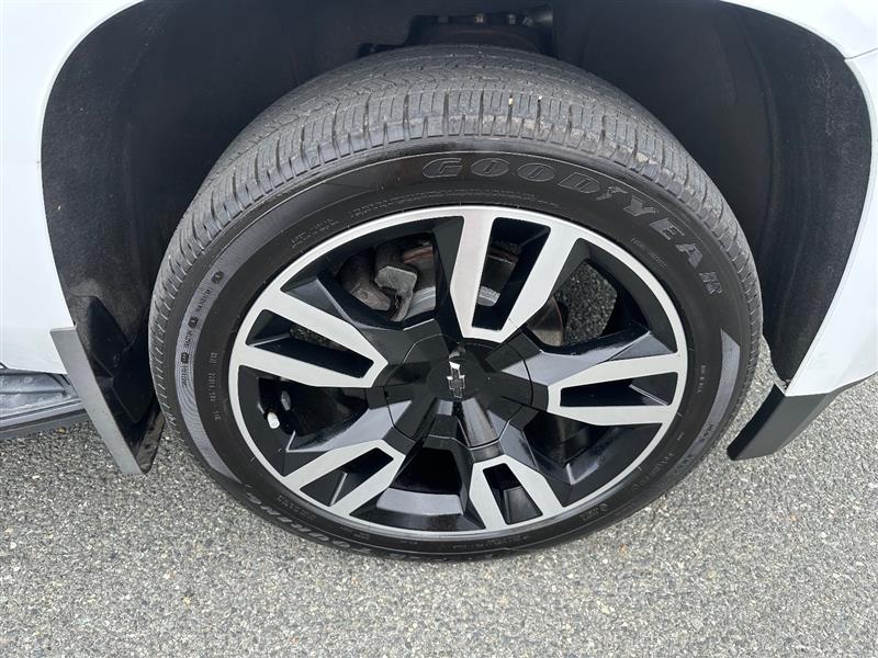 2019 Chevrolet Suburban LT - Photo 24