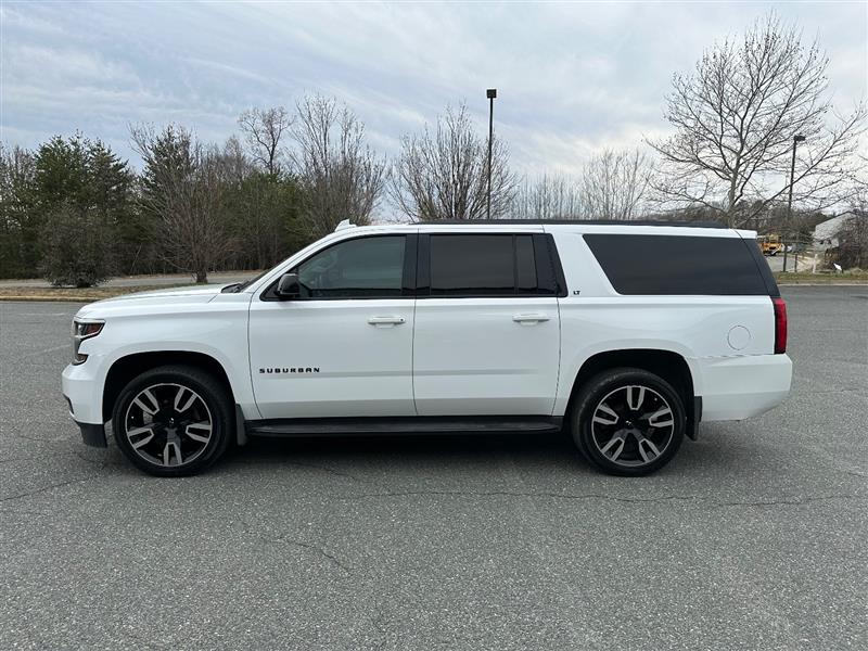 2019 Chevrolet Suburban LT - Photo 6