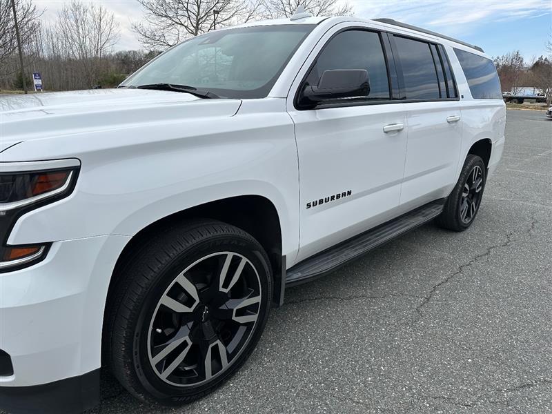 2019 Chevrolet Suburban LT - Photo 8