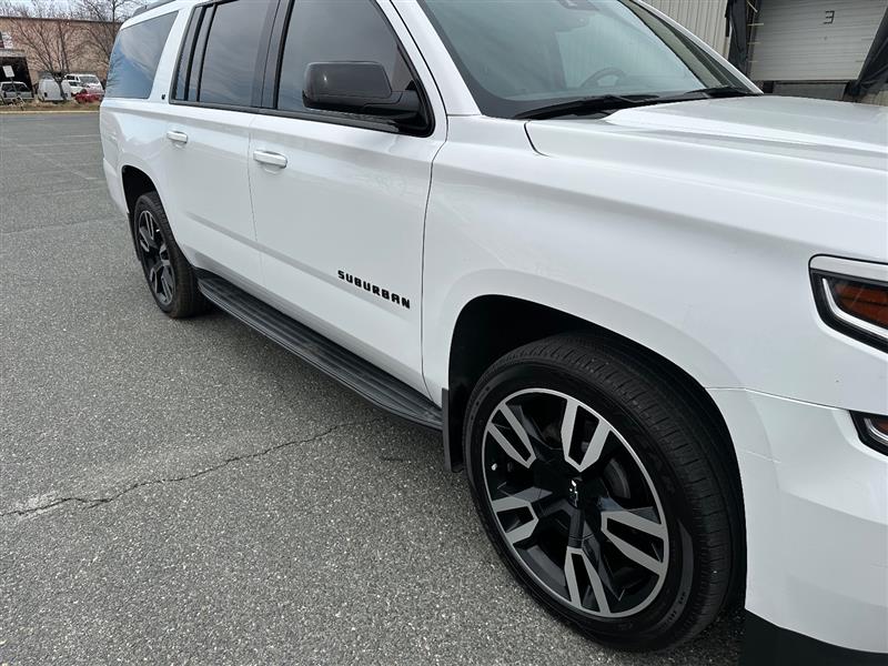 2019 Chevrolet Suburban LT - Photo 10