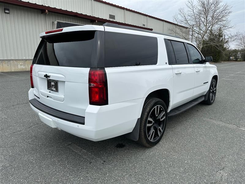 2019 Chevrolet Suburban LT - Photo 18