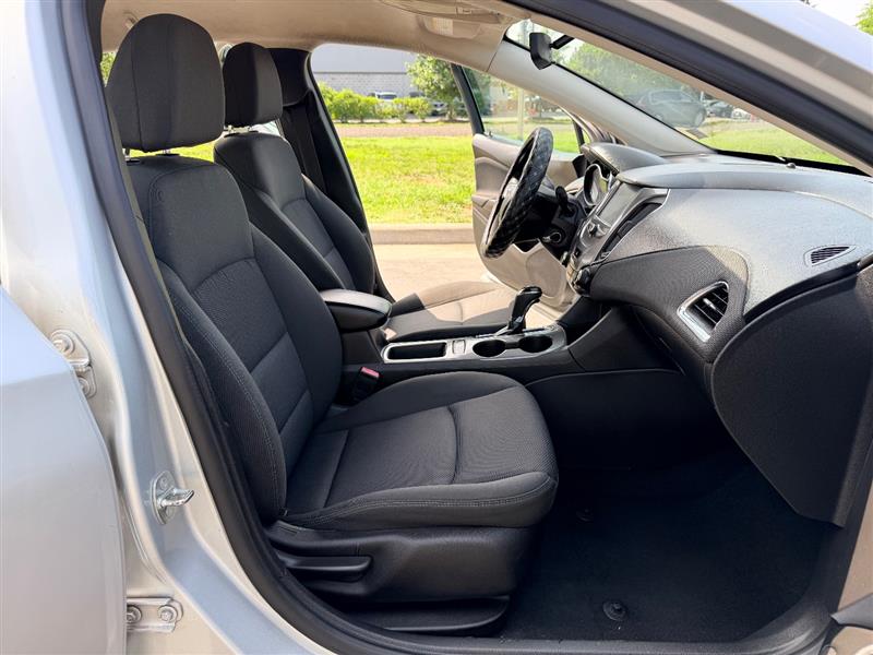 2016 Chevrolet Cruze LT - Photo 23