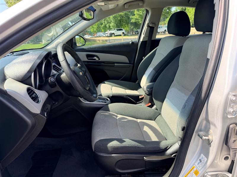 2012 Chevrolet Cruze LS - Photo 18
