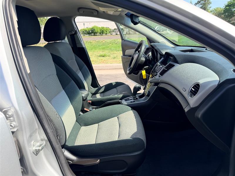 2012 Chevrolet Cruze LS - Photo 19