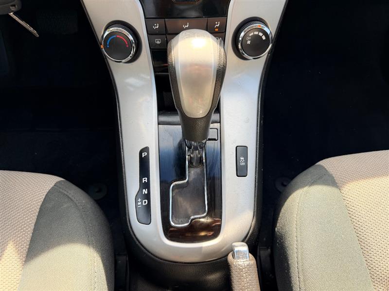 2012 Chevrolet Cruze LS - Photo 25