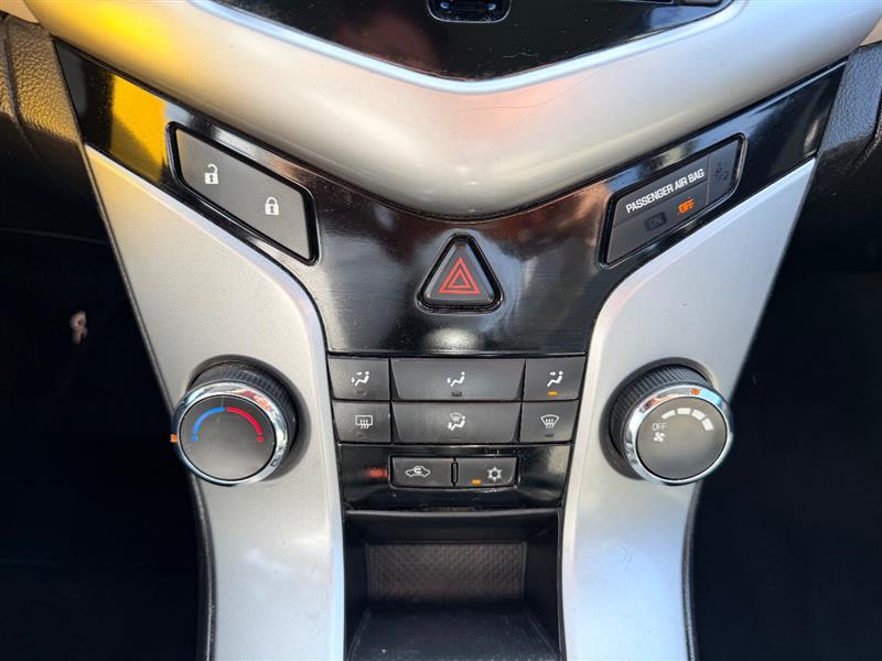 2012 Chevrolet Cruze LS - Photo 24