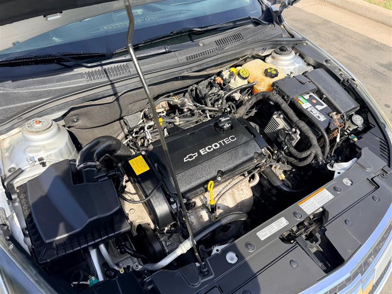 2012 Chevrolet Cruze LS - Photo 28