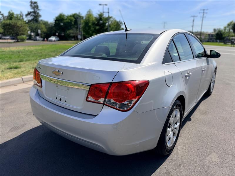 2012 Chevrolet Cruze LS - Photo 8