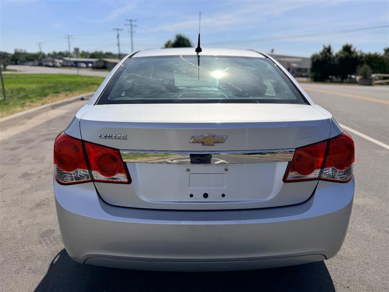 2012 Chevrolet Cruze LS - Photo 9