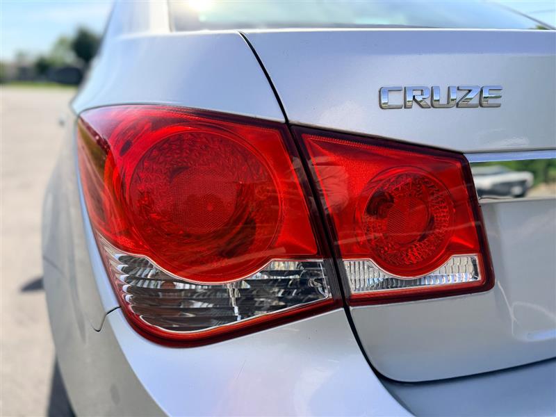 2012 Chevrolet Cruze LS - Photo 10