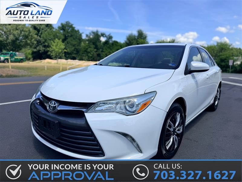 2015 Toyota Camry LE - Photo 2