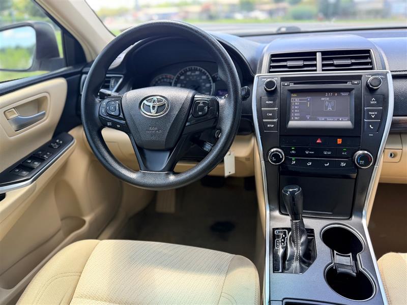 2015 Toyota Camry LE - Photo 17
