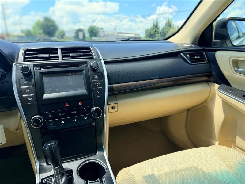 2015 Toyota Camry LE - Photo 18