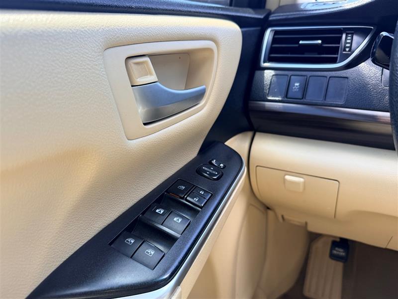 2015 Toyota Camry LE - Photo 11