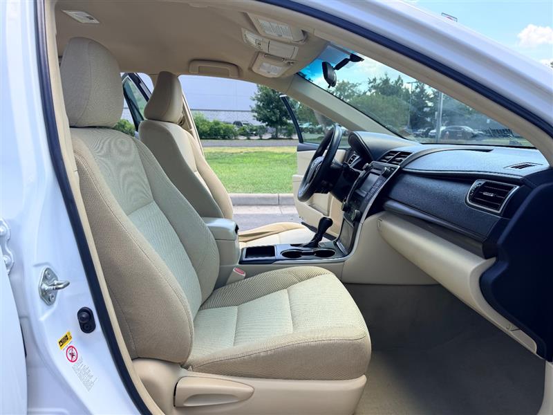 2015 Toyota Camry LE - Photo 24