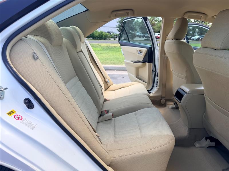 2015 Toyota Camry LE - Photo 26