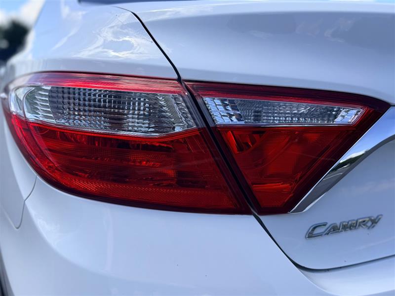 2015 Toyota Camry LE - Photo 8