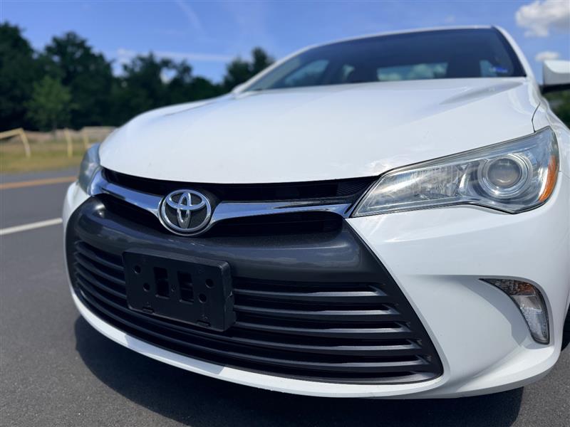 2015 Toyota Camry LE - Photo 5