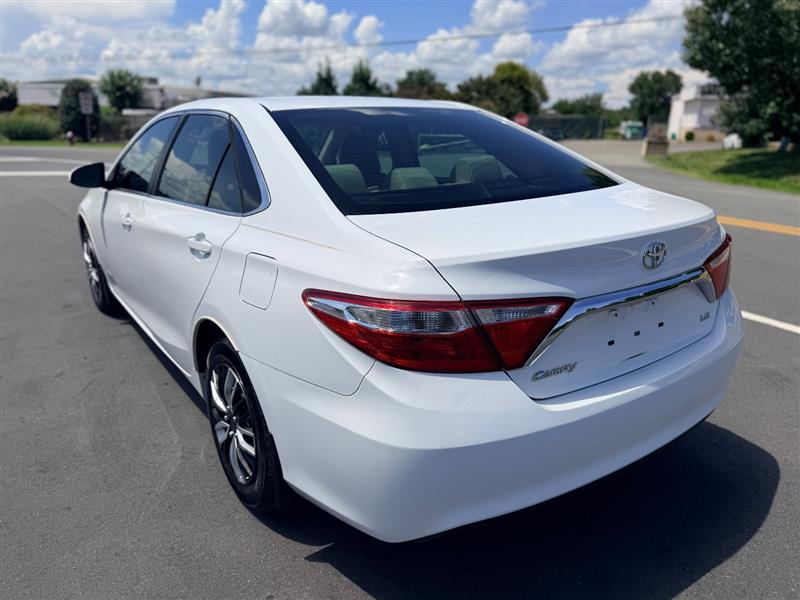 2015 Toyota Camry LE - Photo 6