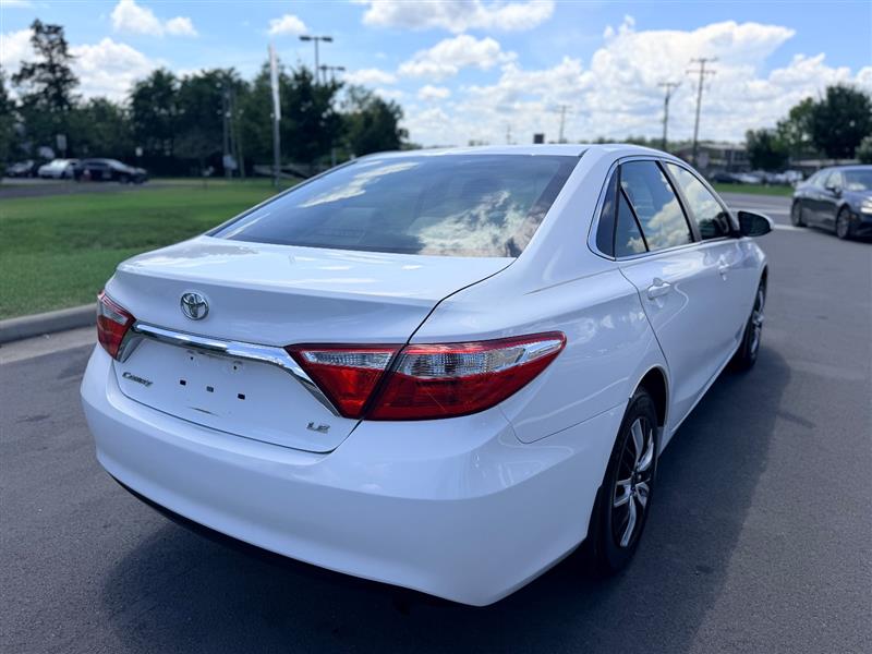 2015 Toyota Camry LE - Photo 7