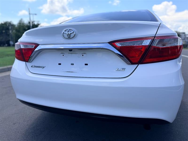 2015 Toyota Camry LE - Photo 9