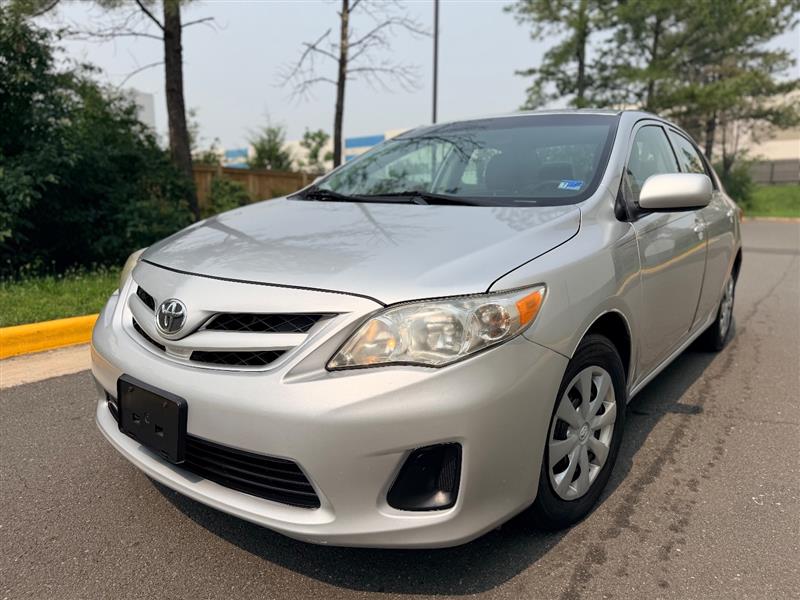 Classic Silver Metallic 2013 Toyota Corolla Sedan Front-Wheel Drive Automatic