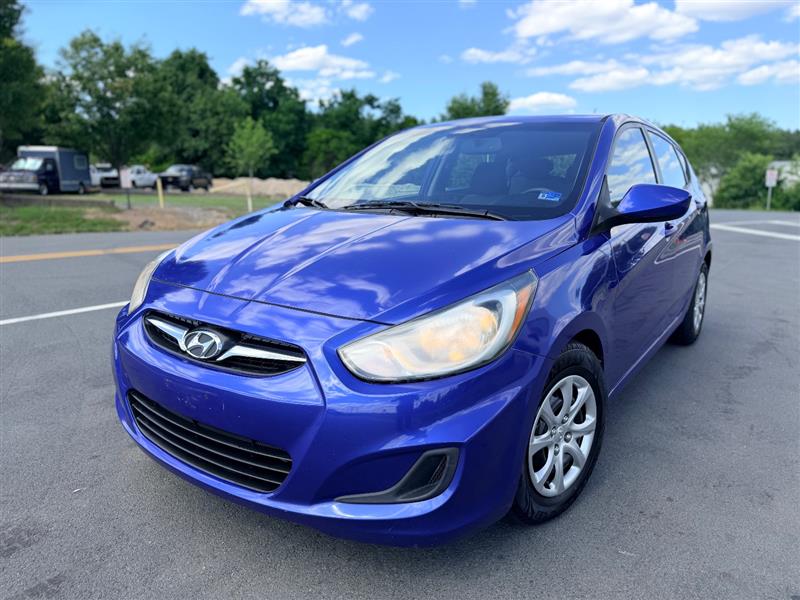 2013 Hyundai Accent GS 4-Door Hatchback FWD