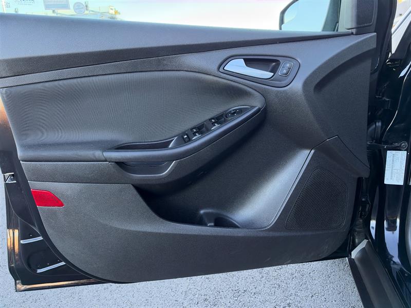 Vehicle photo 18
