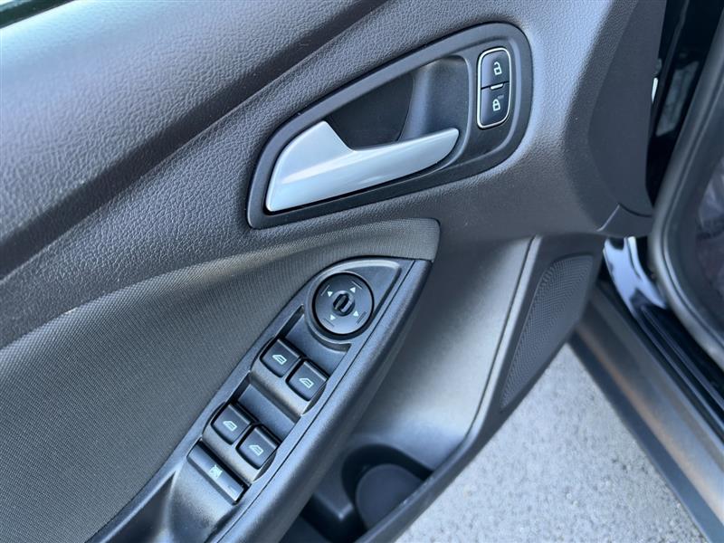 Vehicle photo 19