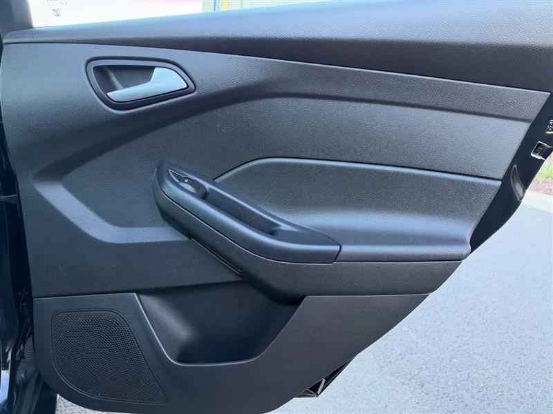 Vehicle photo 24