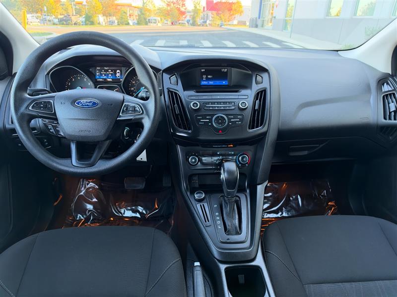 Vehicle photo 30