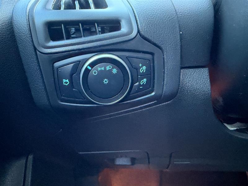 Vehicle photo 34