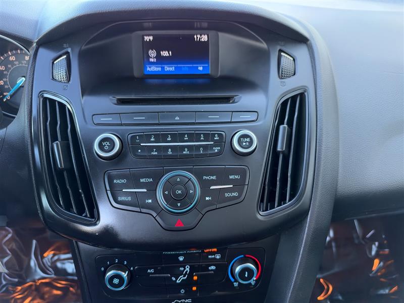 Vehicle photo 35