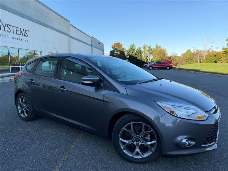 Vehicle photo 12
